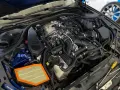 Silnik BMW z nowym filtrem powietrza. Czy części do BMW są drogie? Zależy od części, ale ten filtr to podstawa.