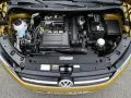 Silnik TSI w złotym Volkswagenie. Czy to benzyna czy diesel? Zobaczmy, co kryje się pod maską.
