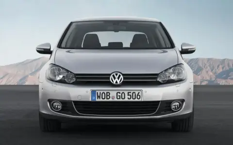 Srebrny Golf 6, idealny do miasta i na wakacje. Zastanawiasz się, jaki silnik benzynowy wybrać?