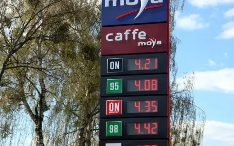 Cennik stacji Moya: ON 4.21, 95 4.08, ON Power 4.35, 98 4.42. Ile oleju napędowego z baryłki ropy?