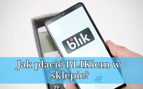 Dłoń trzyma smartfon z logo Blik nad terminalem płatniczym. Pytanie brzmi: "Jak płacić Blikiem w sklepie?".