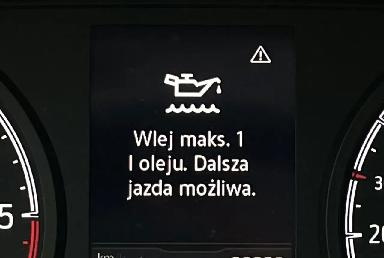 Na desce rozdzielczej świeci się kontrolka wymiany oleju z komunikatem